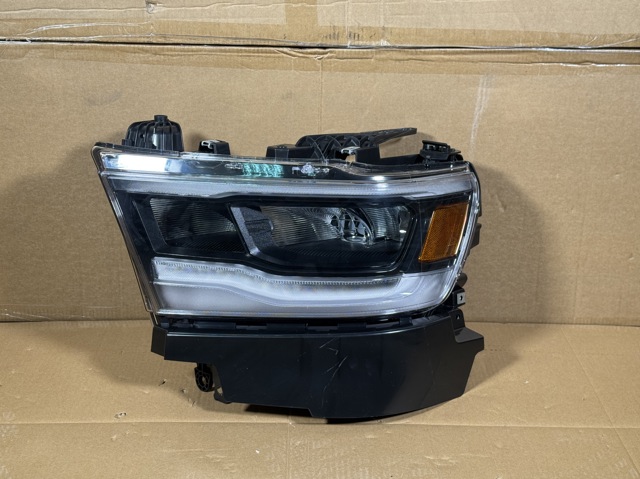 Купить 68316082AH Chrysler Фара основная правая