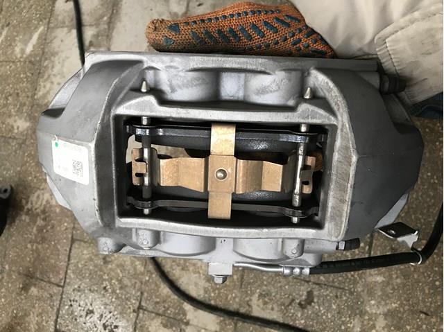 104462100D Tesla Суппорт тормозной, передний, левый