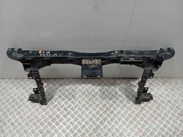 Кронштейн для радиатора Hyundai/Kia 64101AT000