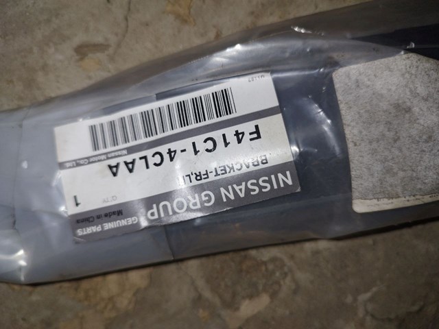 F41C14CLAA Nissan/Infiniti Кронштейн крепления крыла переднего левого передний