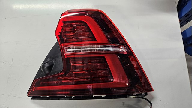 Задняя левая внешняя фара Volvo 32133722 цена, от 450.45 USD