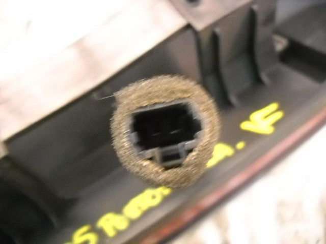 Sinal de parada traseiro adicional para KIA Carens I FJ