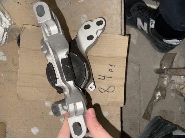 Купить TK7839060 Mazda Правая опора двигателя