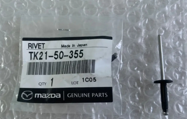 TK21-50-355 Mazda Пистон (клип) крепления решетки радиатора охлаждения