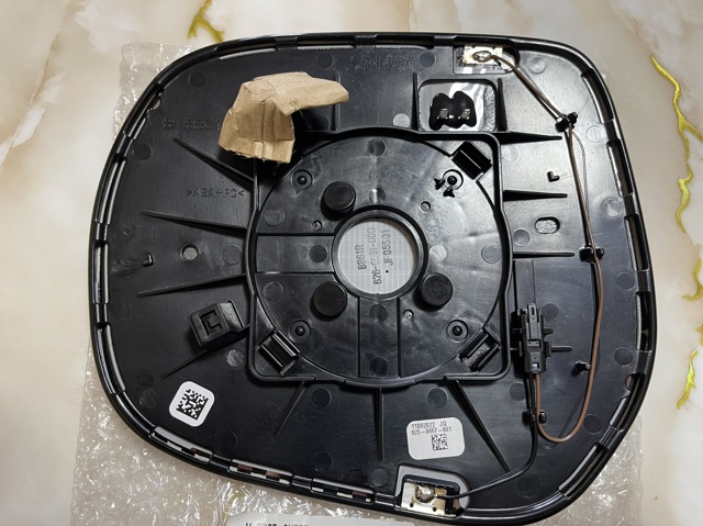 8793160G90 Toyota Зеркальный элемент правого зеркала заднего вида