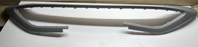 12G8075322UC VAG Молдинг решетки переднего бампера, нижний