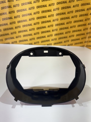 Фирменный значек решетки радиатора Mazda KB8B50721
