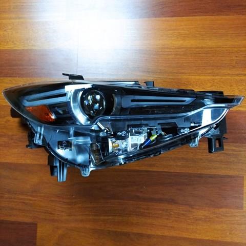 Правая фара KB8B51031K Mazda
