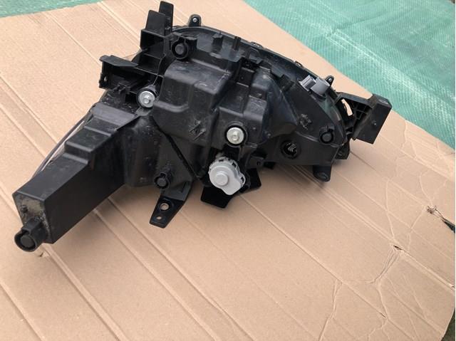 Правая фара KB8N51031H Mazda