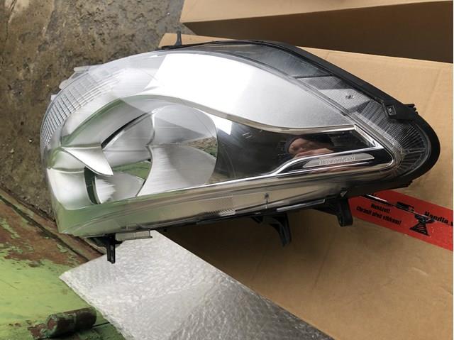 Правая фара 9109060100 Mercedes