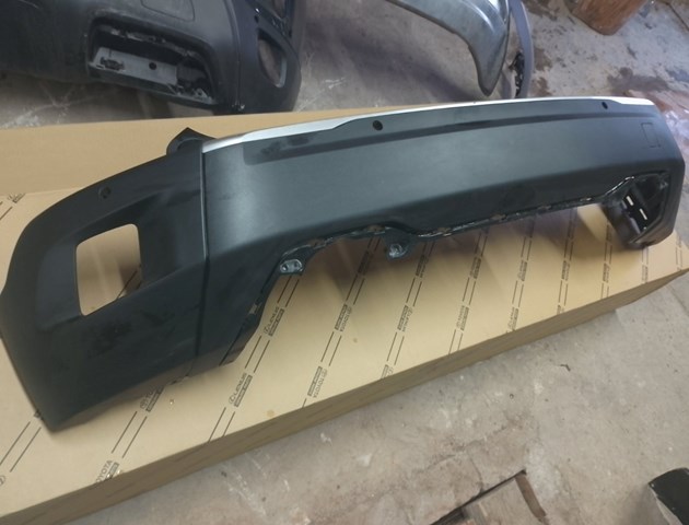 Задний бампер 98385170XT Peugeot/Citroen