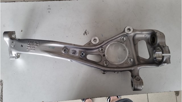 Цапфа поворотна права 4M0407254J VAG