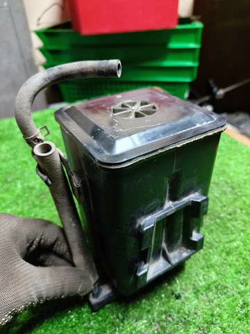  Adsorvedor dos vapores de combustível Mitsubishi Grandis monovolume (NAW) (2004 - 2010) 