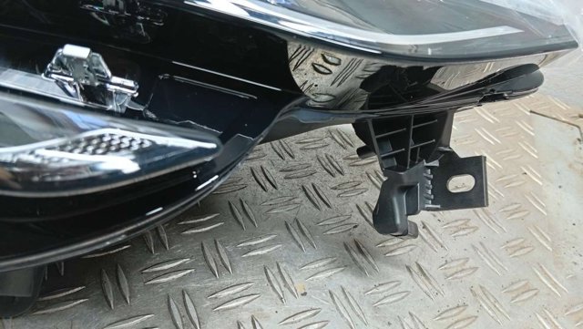 Правая фара 260106859R Renault (RVI)