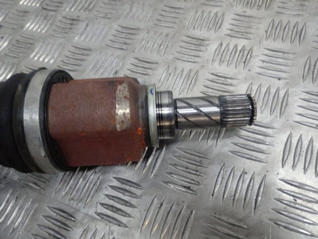 391019232R Renault (RVI) Полуось передняя левая