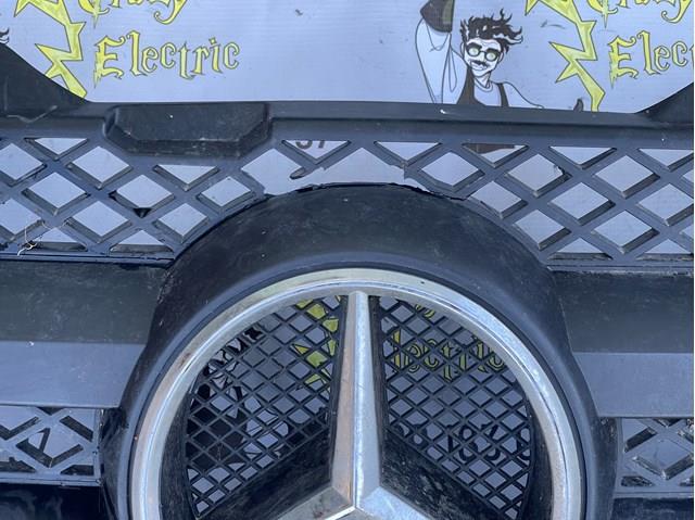 Решетка радиатора A9068800285 Mercedes