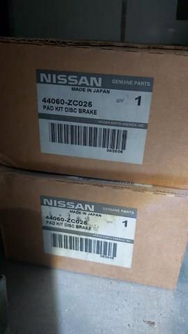 44060ZC025 Nissan sapatas do freio traseiras de disco