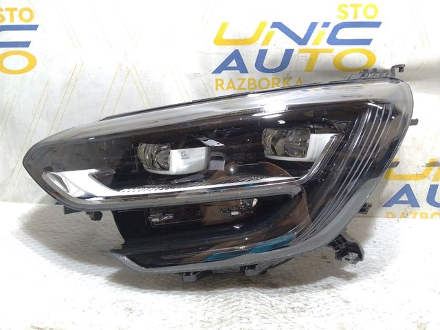 Левая фара 260602075R Renault (RVI)