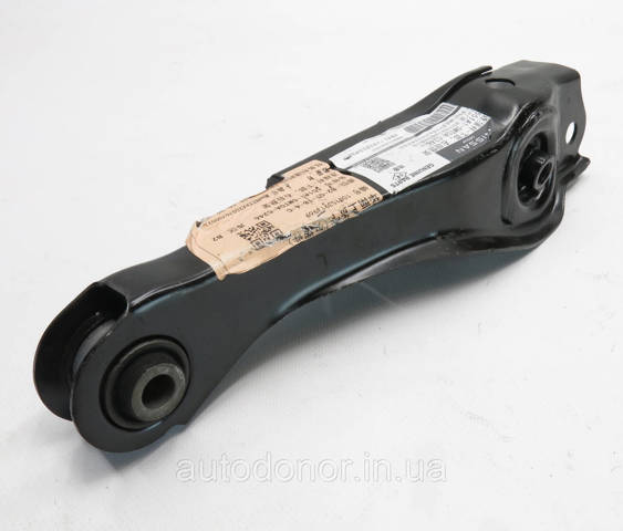 Рычаг задней подвески нижний левый 551A16US0B Nissan/Infiniti