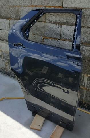 Задняя правая дверь Land Rover LR080197