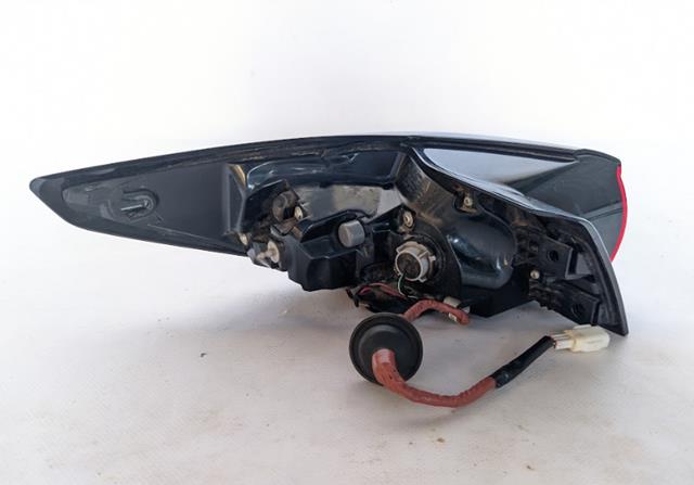 Фонарь задний правый внешний KB8M51150F Mazda