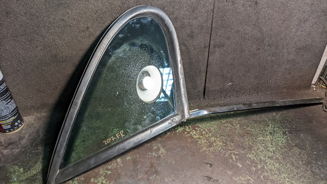 Стекло-форточка двери передней правой на Peugeot 207 SW 