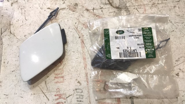 Заглушка буксировочного крюка в передний бампер Land Rover LR127523 цена, от 38.29 USD