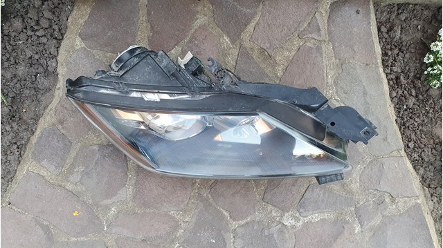 Купить EH1051030 Mazda Фара основная правая