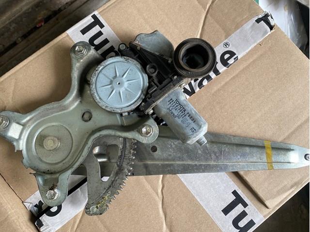 Motor eléctrico, elevalunas, puerta trasera izquierda 8571030430 TOYOTA