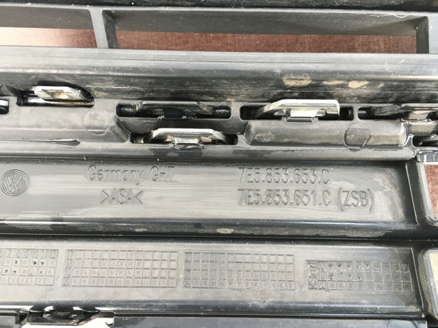 Решетка радиатора 7E5853653C VAG