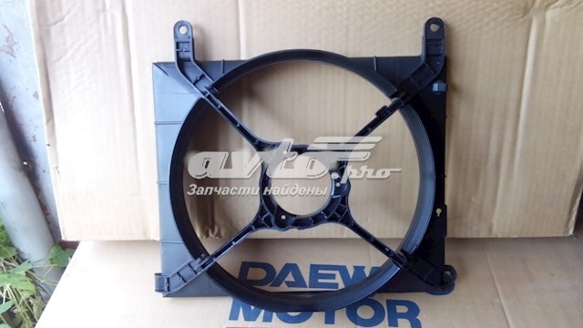 Диффузор радиатора охлаждения на Daewoo Nubira I 