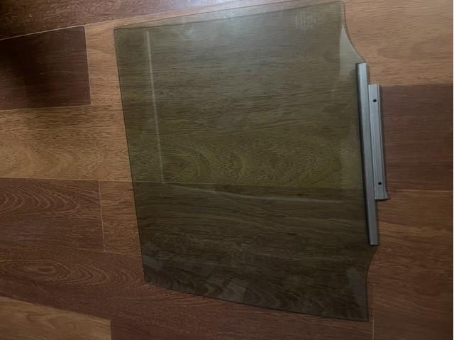 Стекло заднее левое XYG GS7017D301