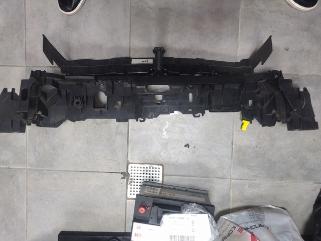 CN1516E146AK Ford Суппорт радиатора верхний