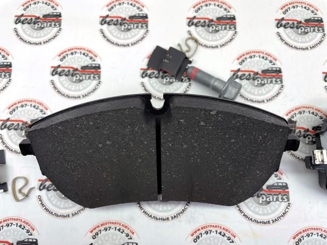 Передние тормозные колодки LR140729 Land Rover