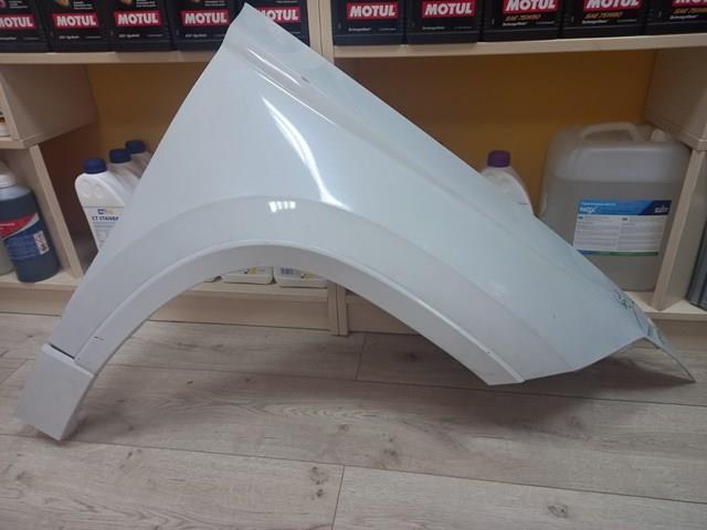 Compre 575821106A VAG Pára-lama dianteiro direito