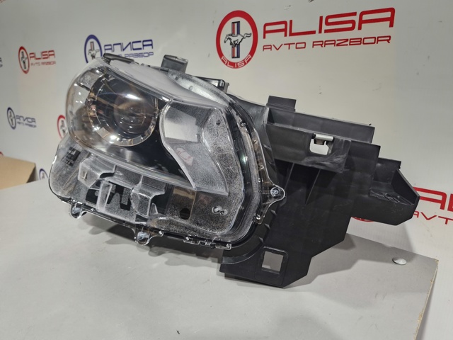 Фара правая Mazda TM52510K0