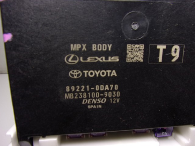 Блок предохранителей задний салонный Toyota 892210DA70 цена, от 219.84 USD