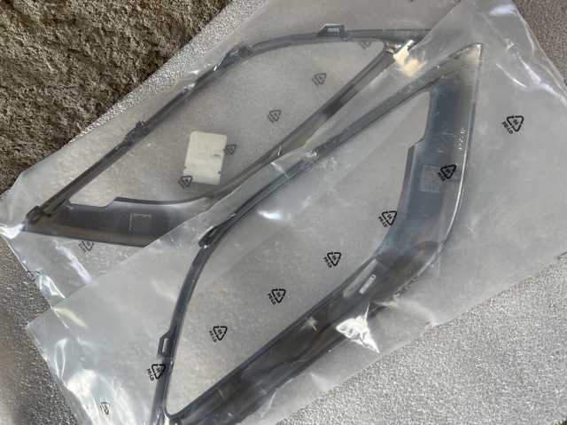 Купить 620723719R Renault (RVI) Молдинг решетки бампера переднего