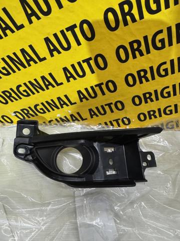 Кронштейн бампера переднего правый KB8B50C12B Mazda