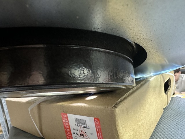 Передние тормозные диски LR161889 Land Rover