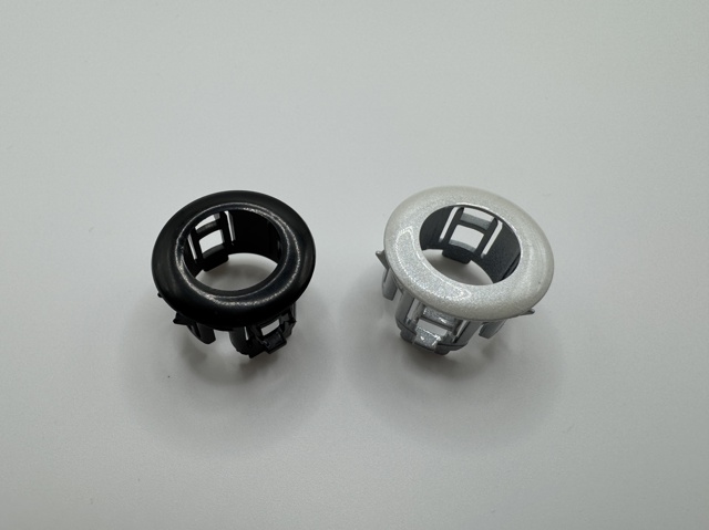 KD47-67-UC5A 51 Mazda Кронштейн датчика парктроника задний центральный