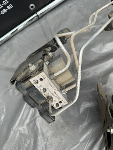 Гидроблок АБС Renault (RVI) 476609473R цена, от 62.01 USD