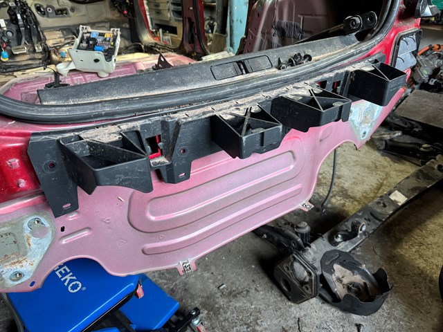 Абсорбер бампера заднего Opel 9829543480 цена, от 53.61 USD