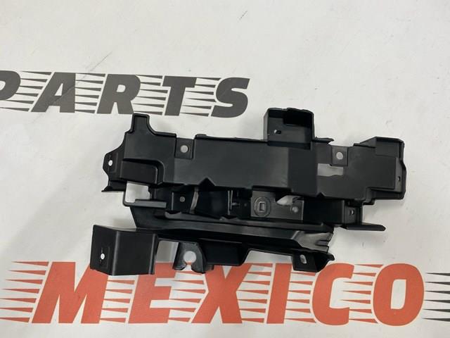Купить GSH750103 Mazda Кронштейн бампера переднего правый