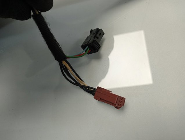 Правое зеркало 98128562XT Peugeot/Citroen