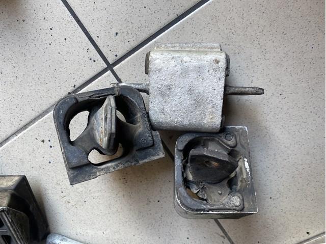 Купить A6392420013 Mercedes Подушка коробки