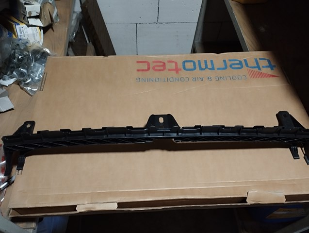 Направляющая переднего бампера FPS FP7435942 цена, от 13.30 USD