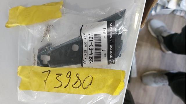 KB8A50101A Mazda Накладка решетки радиатор правая