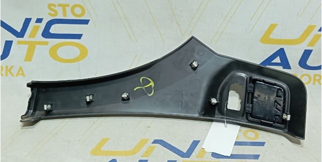 Накладка крыла переднего правого Renault (RVI) 638747743R цена, от 57.90 USD