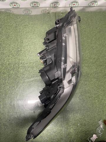 Правая фара 8114533B60 Toyota